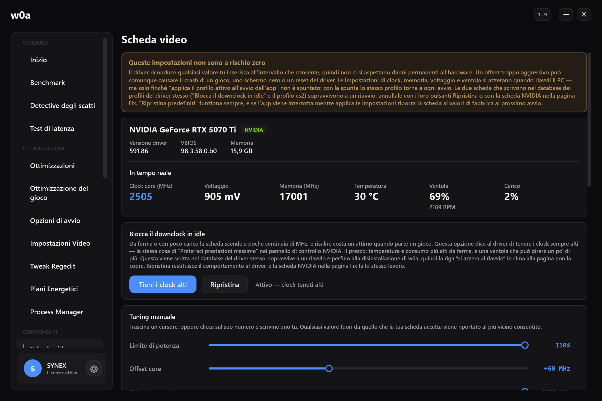 La pagina Scheda video: clock dal vivo, voltaggio, clock della memoria, temperatura, ventola e carico, con sotto i cursori per limite di potenza e offset di clock.